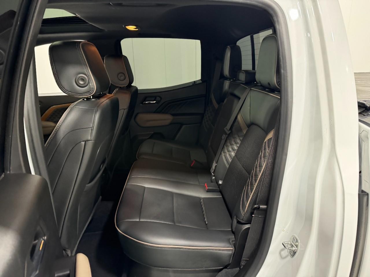 GMC Canyon Vehicle Full-screen Gallery Image 08