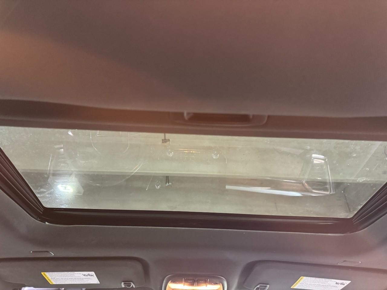 GMC Canyon Vehicle Full-screen Gallery Image 11