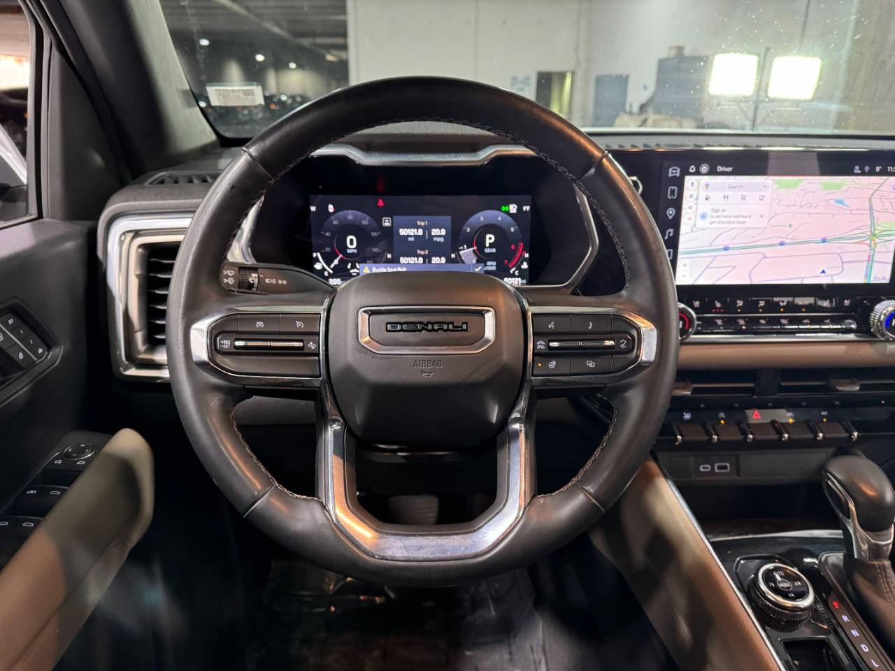 GMC Canyon Vehicle Full-screen Gallery Image 13