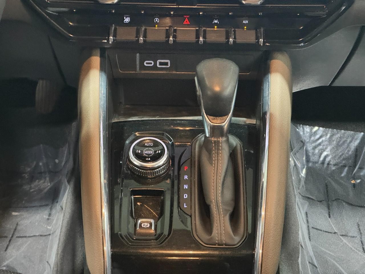 GMC Canyon Vehicle Full-screen Gallery Image 15