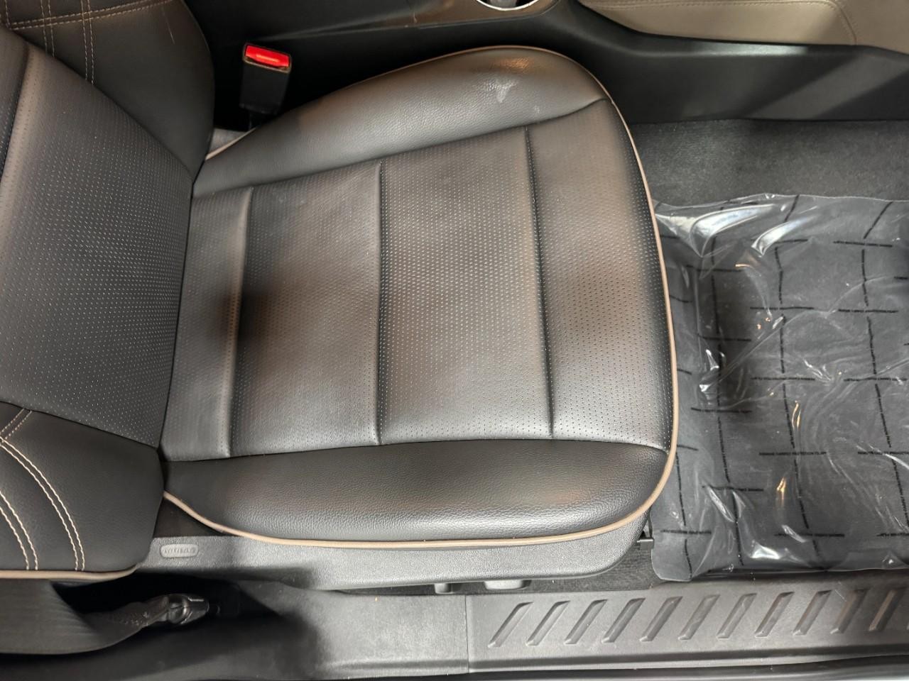 GMC Canyon Vehicle Full-screen Gallery Image 18