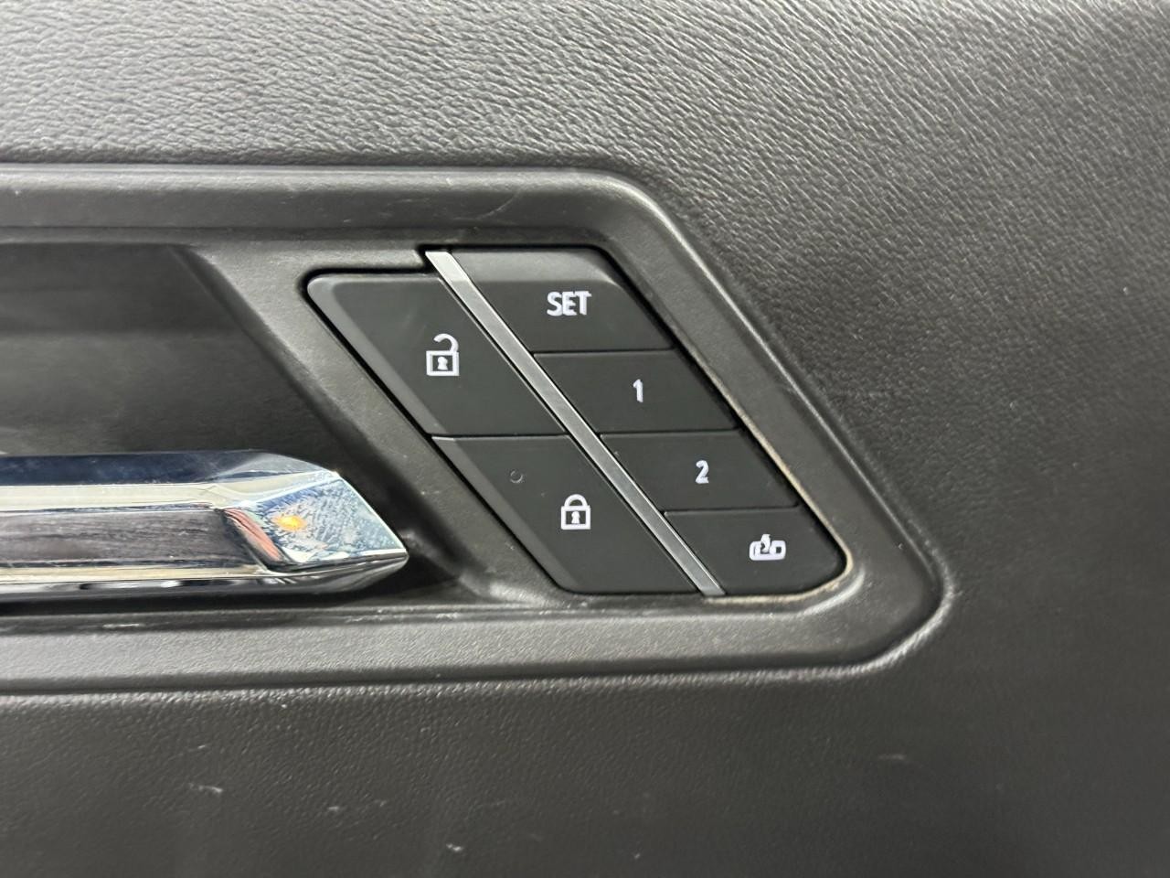 GMC Canyon Vehicle Full-screen Gallery Image 22