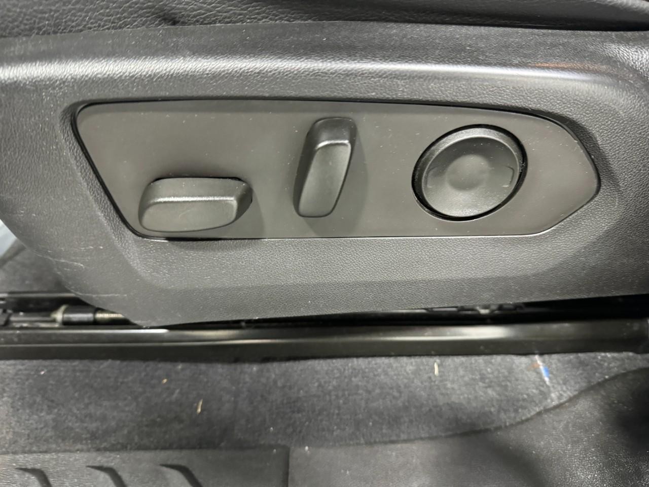 GMC Canyon Vehicle Full-screen Gallery Image 26