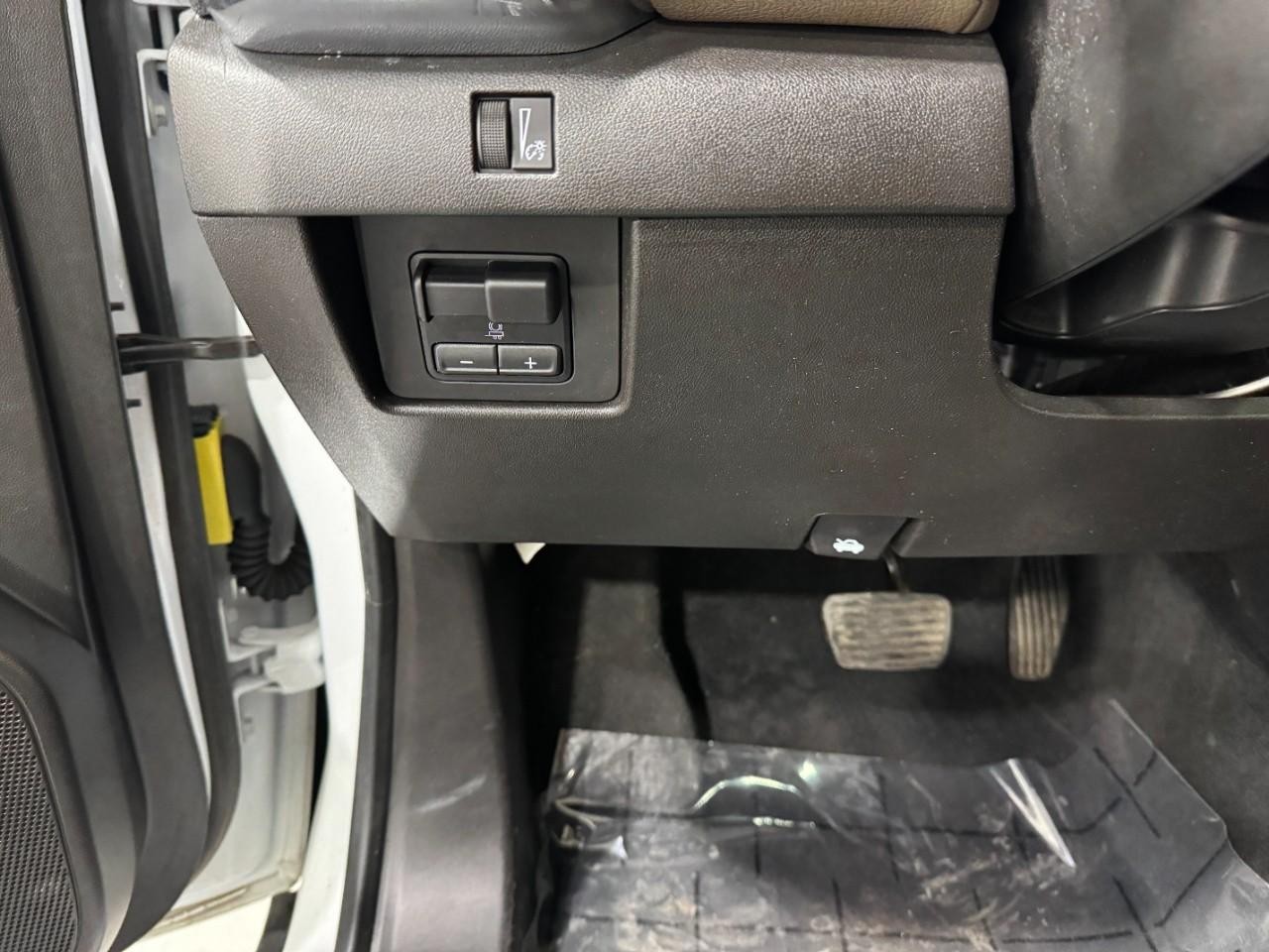 GMC Canyon Vehicle Full-screen Gallery Image 27