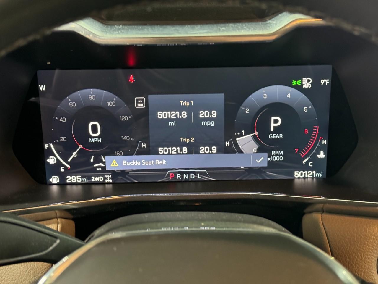 GMC Canyon Vehicle Full-screen Gallery Image 30