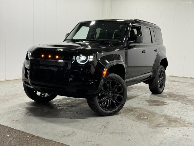 2026 Land Rover Defender OCTA Black's photo