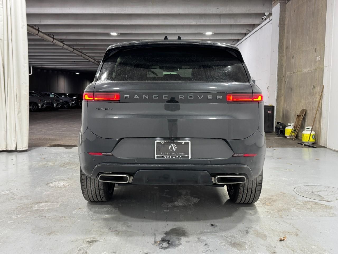 Land Rover Range Rover Sport Vehicle Full-screen Gallery Image 9