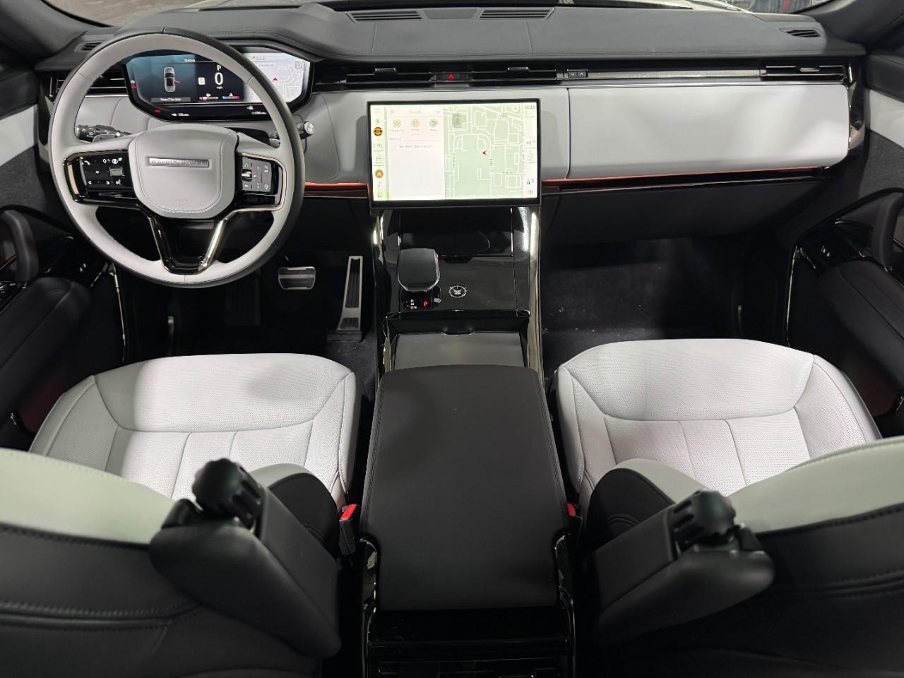 Land Rover Range Rover Sport Vehicle Full-screen Gallery Image 13