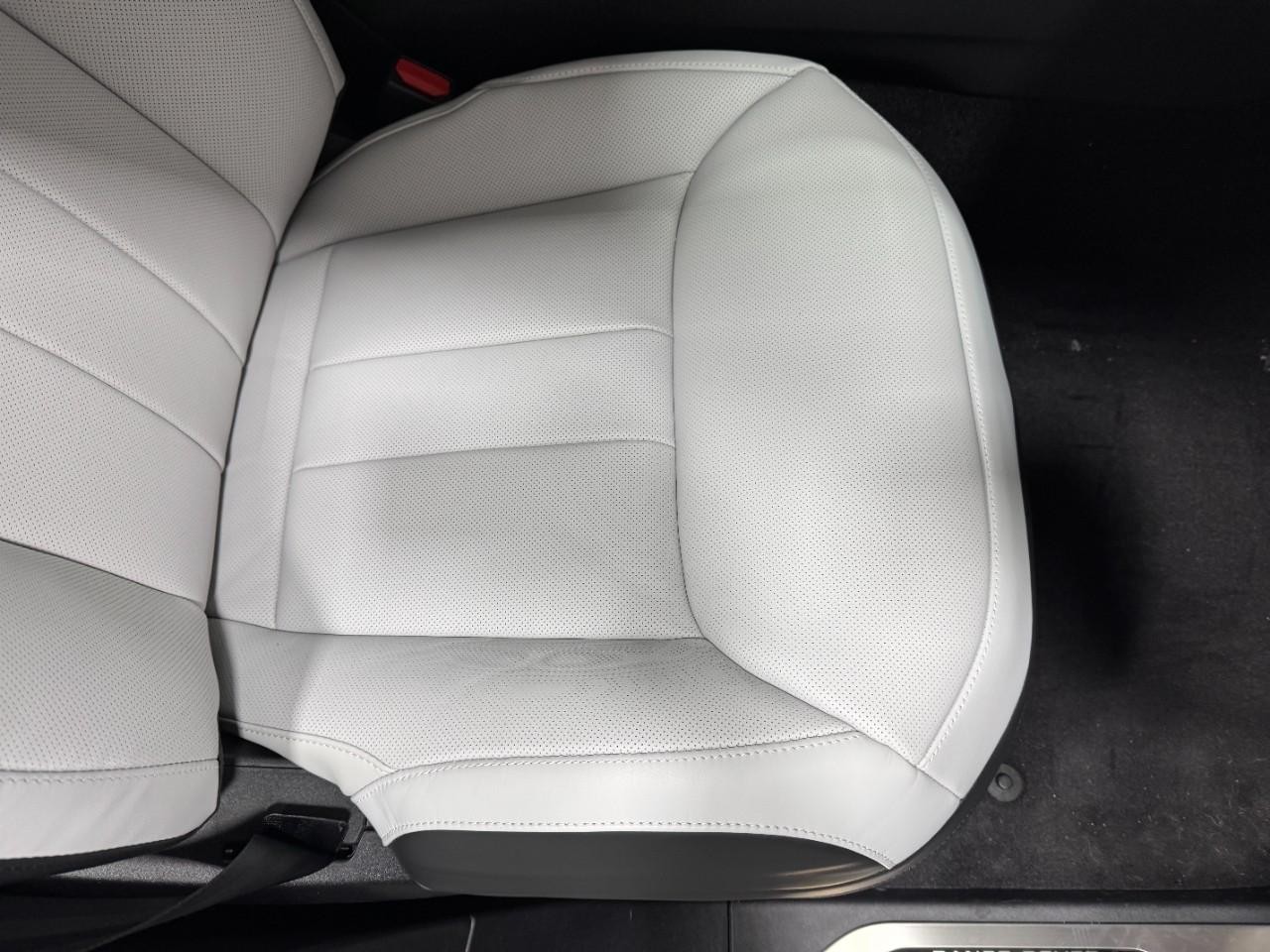 Land Rover Range Rover Sport Vehicle Full-screen Gallery Image 19