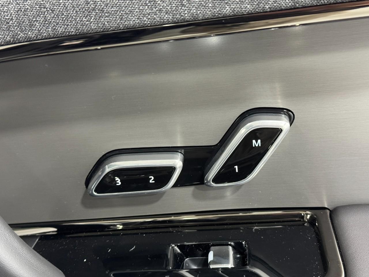 Land Rover Range Rover Sport Vehicle Full-screen Gallery Image 20