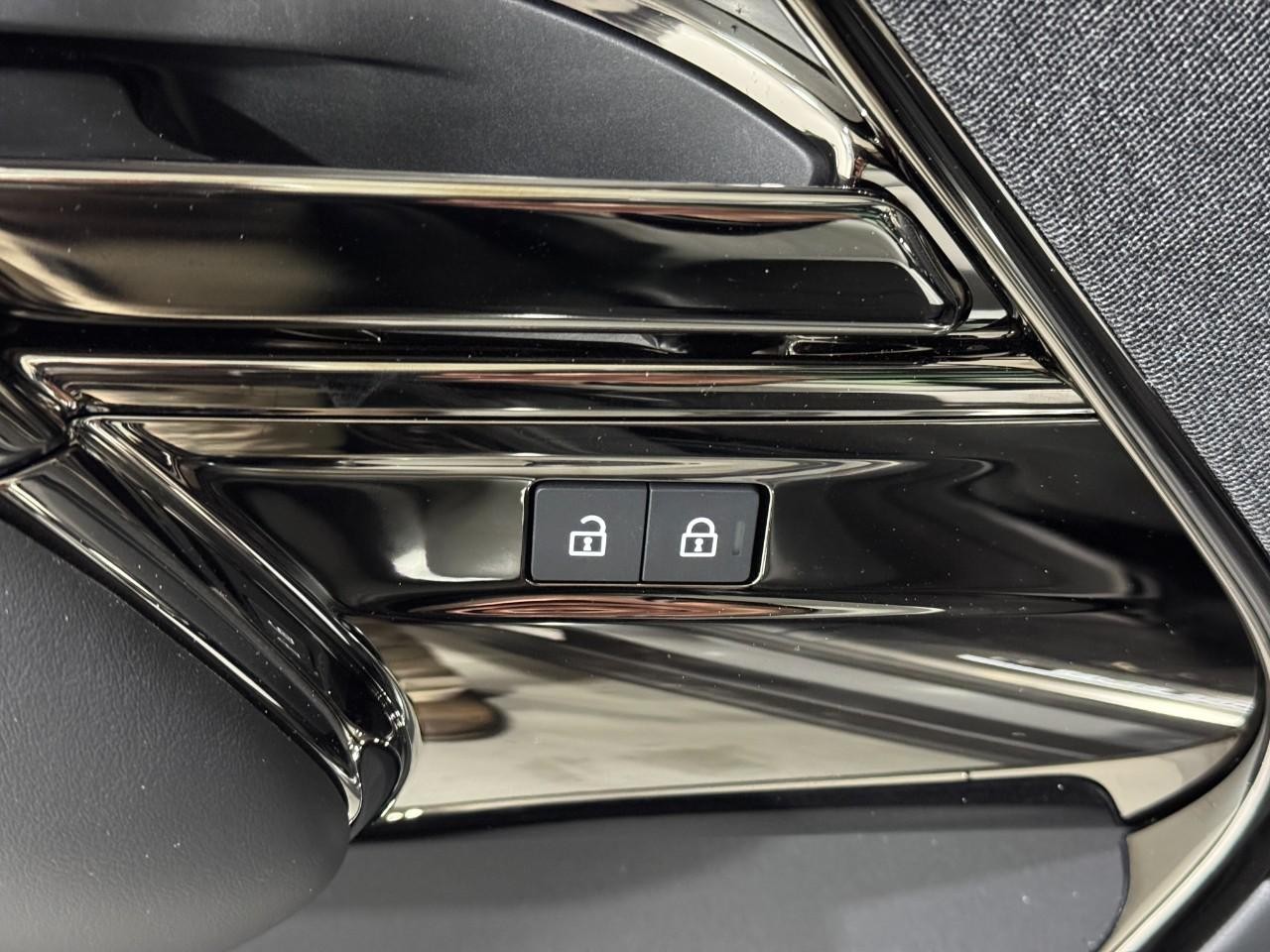 Land Rover Range Rover Sport Vehicle Full-screen Gallery Image 25