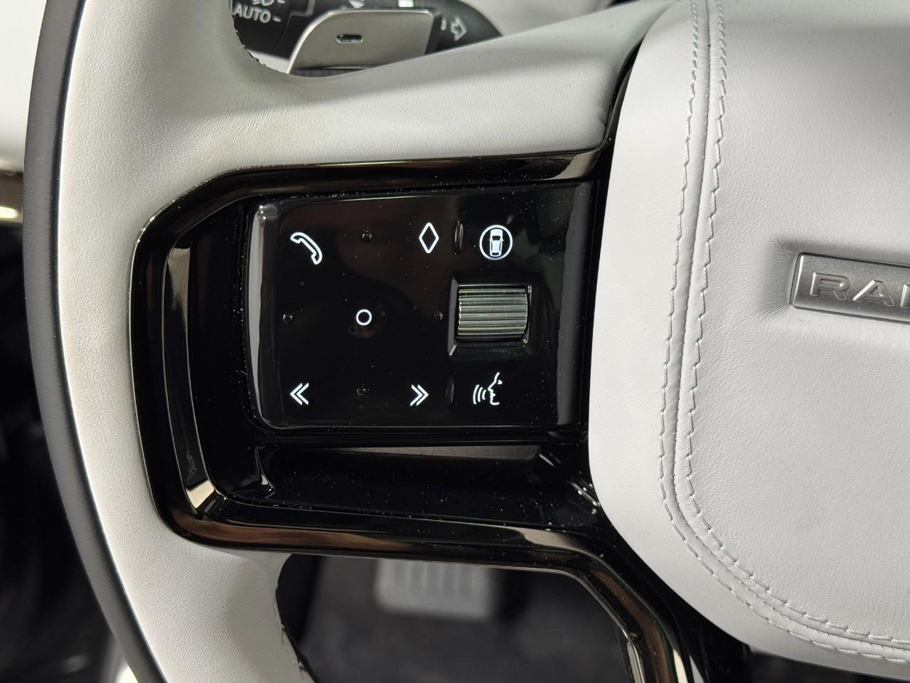 Land Rover Range Rover Sport Vehicle Full-screen Gallery Image 29