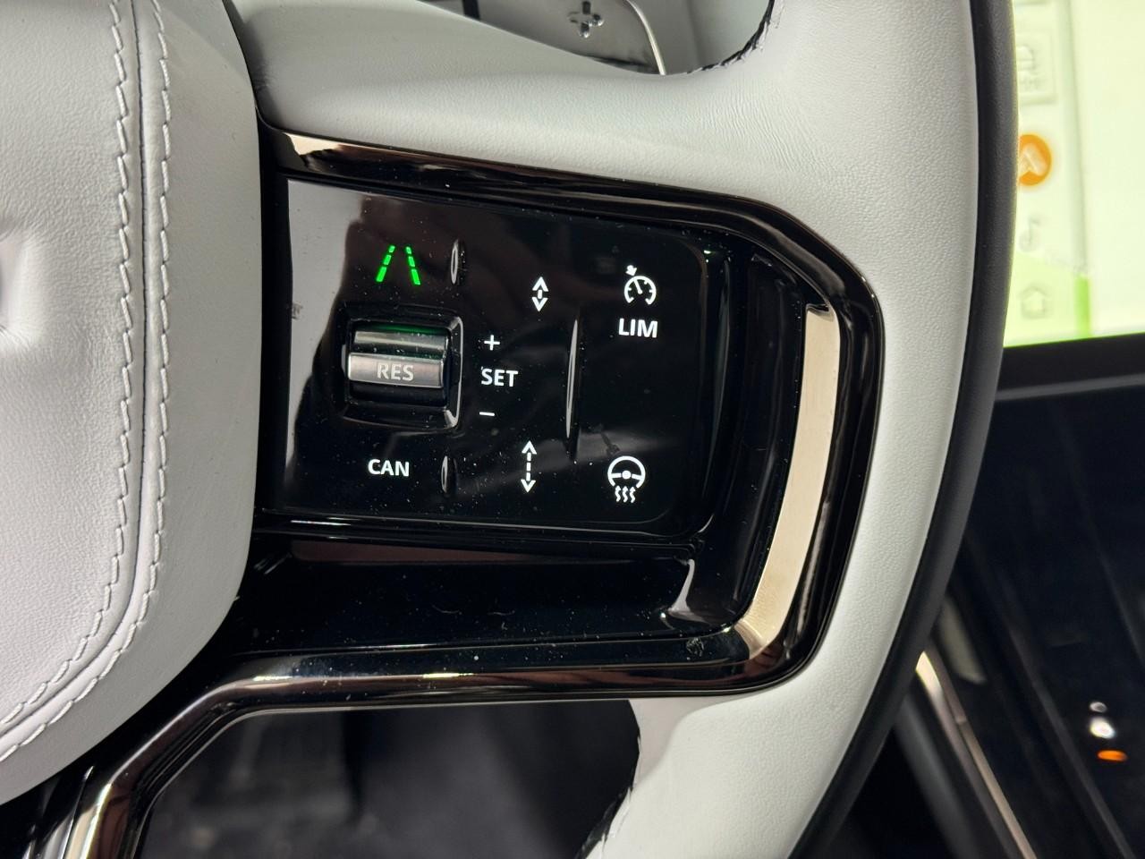 Land Rover Range Rover Sport Vehicle Full-screen Gallery Image 30