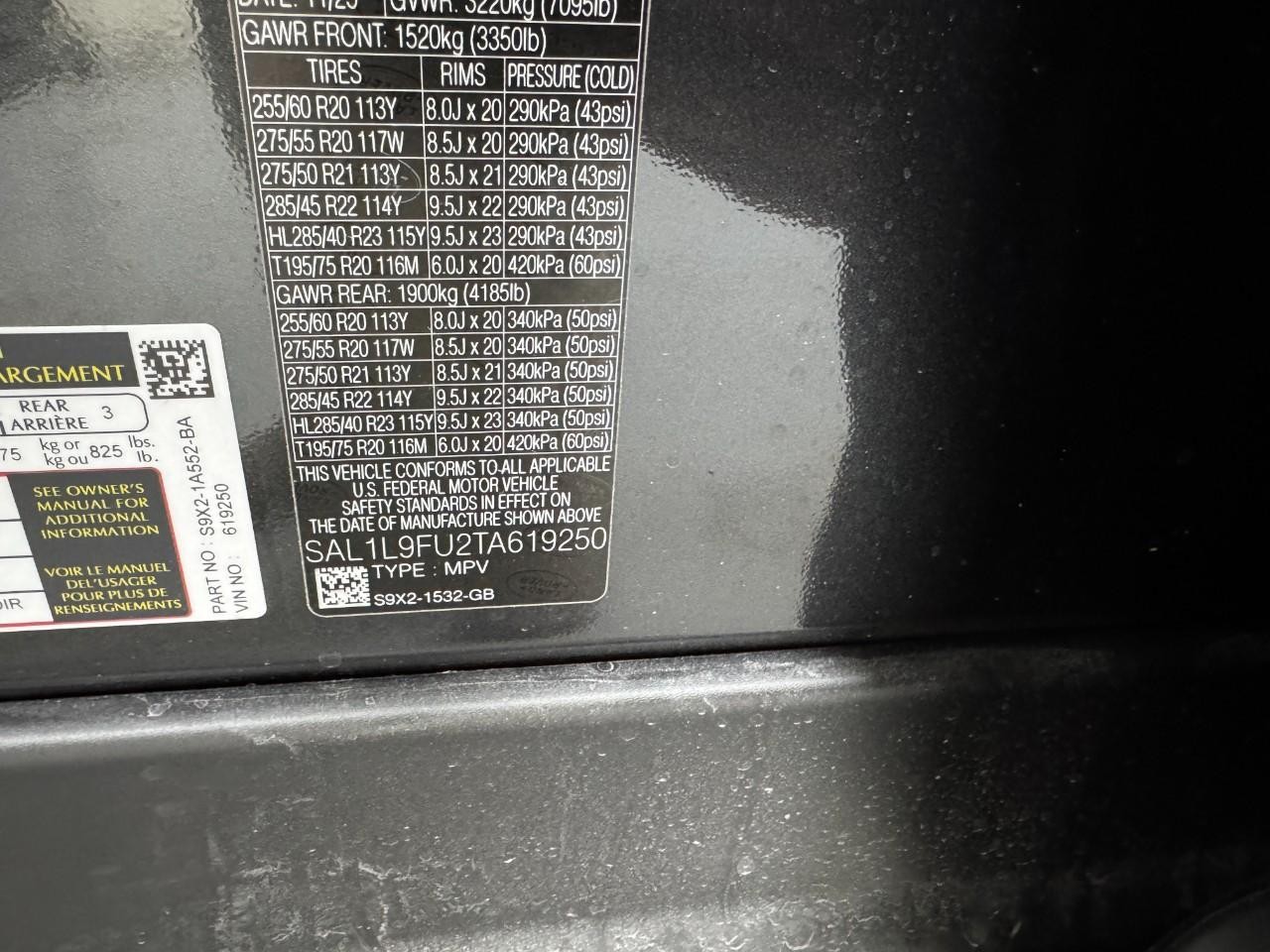 Land Rover Range Rover Sport Vehicle Full-screen Gallery Image 33