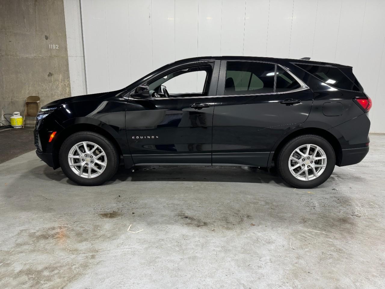 Chevrolet Equinox Vehicle Full-screen Gallery Image 02