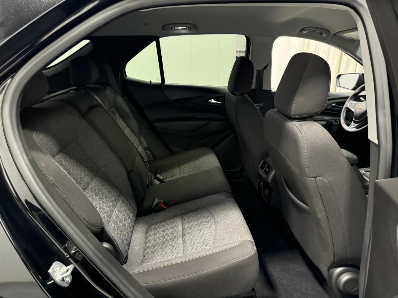 Chevrolet Equinox Vehicle Full-screen Gallery Image 10