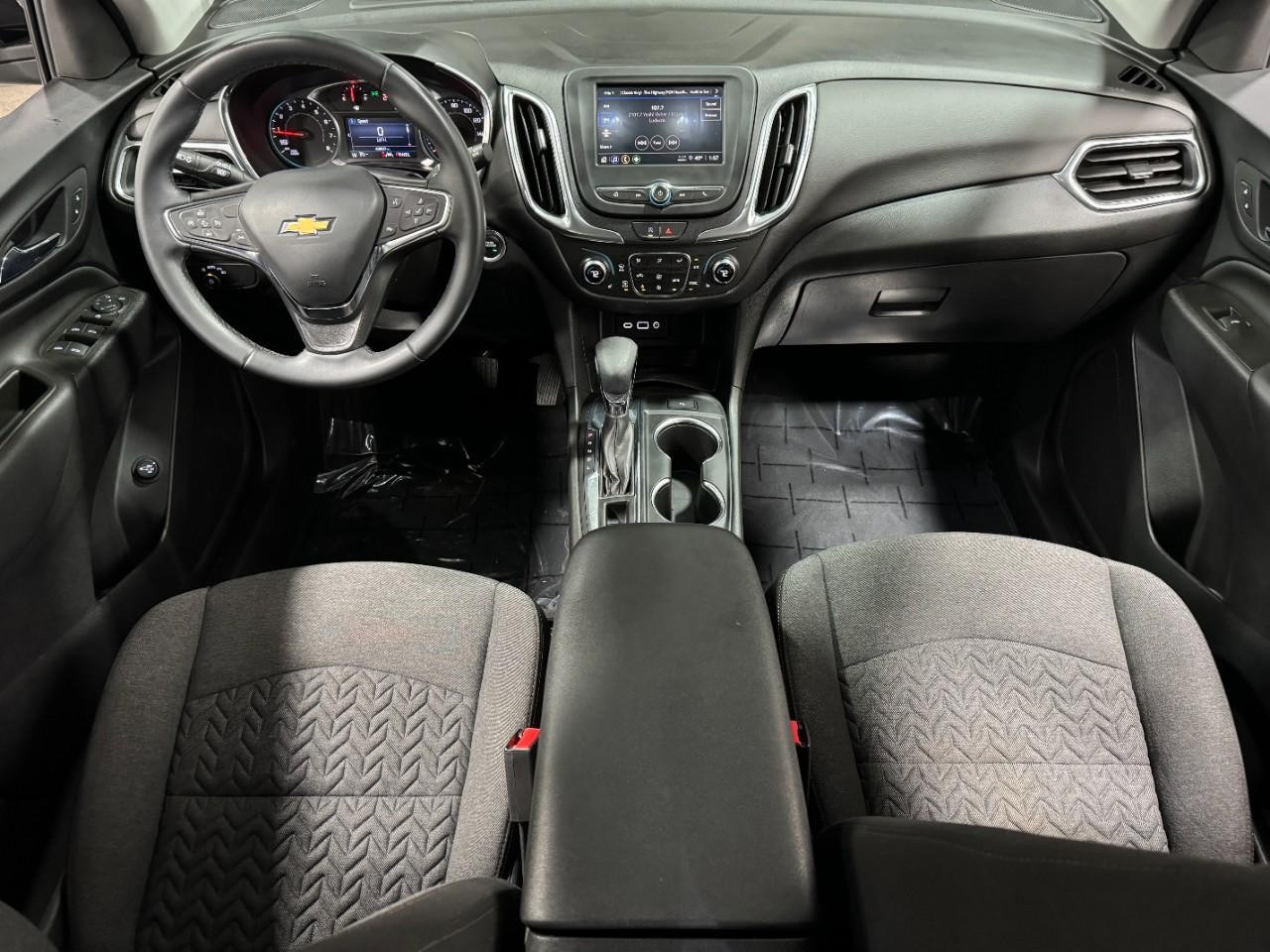Chevrolet Equinox Vehicle Full-screen Gallery Image 11