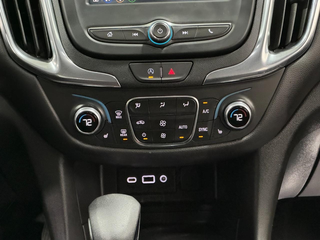 Chevrolet Equinox Vehicle Full-screen Gallery Image 14