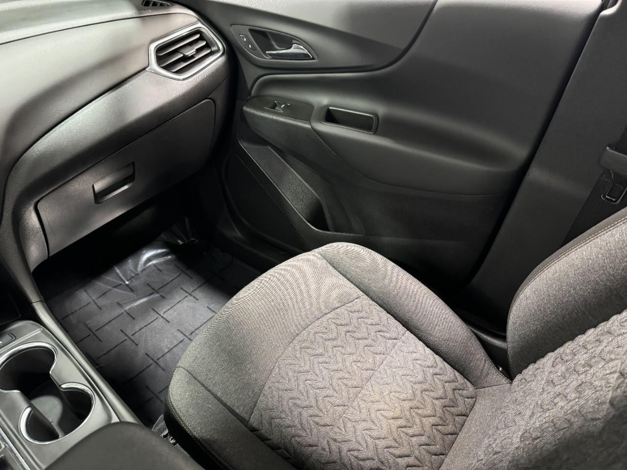 Chevrolet Equinox Vehicle Full-screen Gallery Image 16