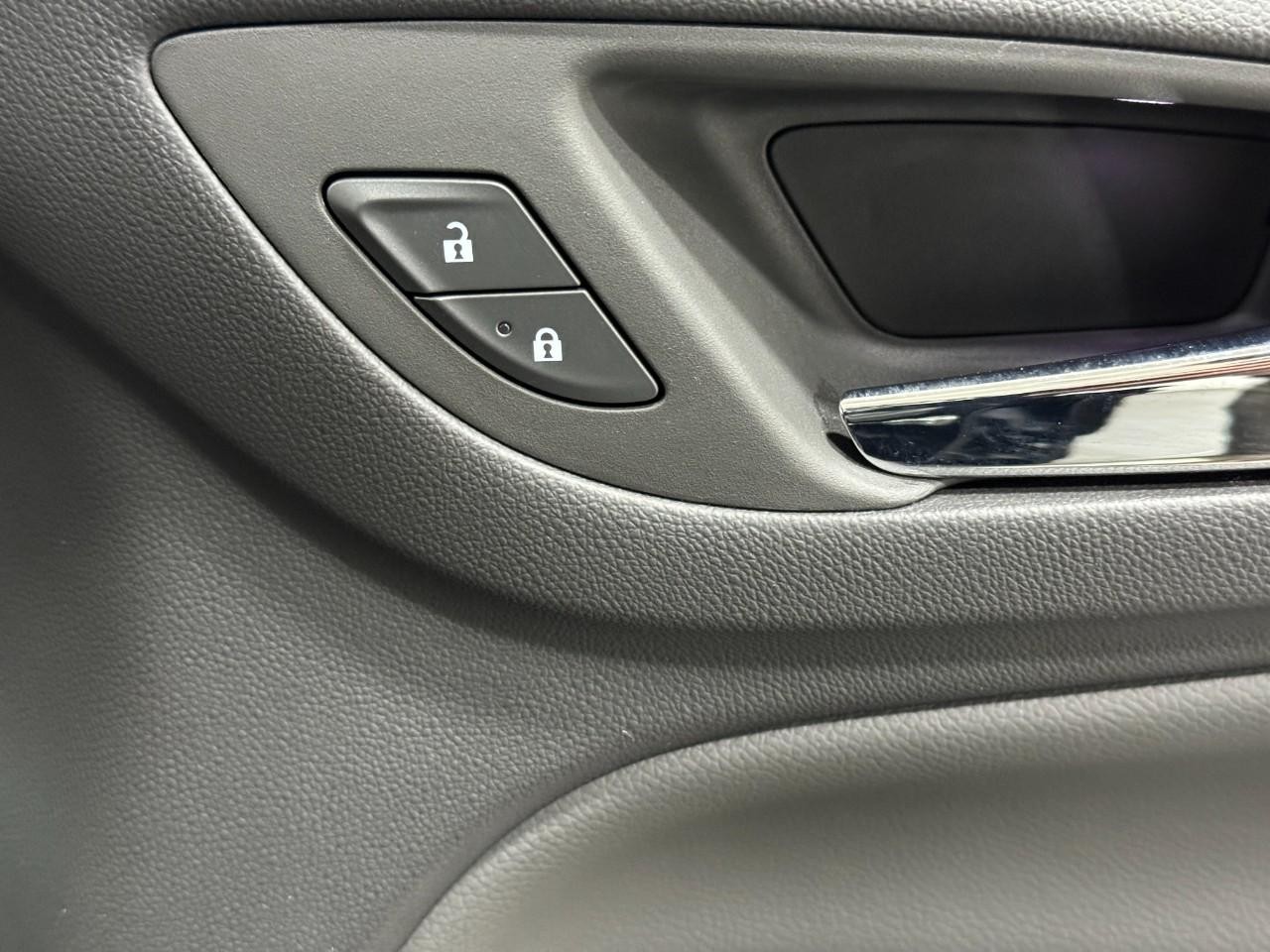 Chevrolet Equinox Vehicle Full-screen Gallery Image 20