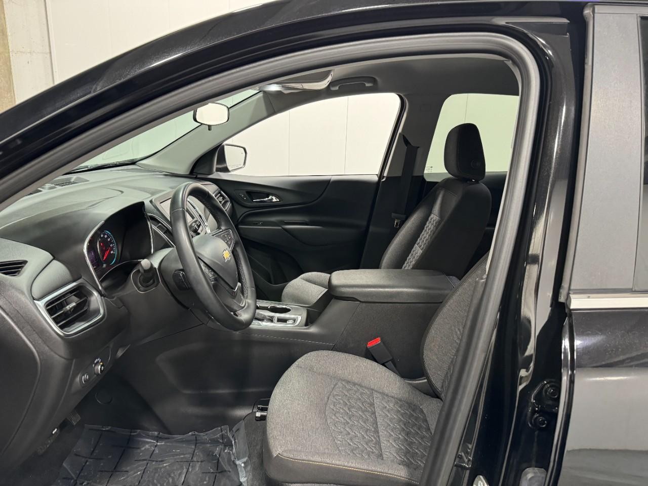 Chevrolet Equinox Vehicle Full-screen Gallery Image 25