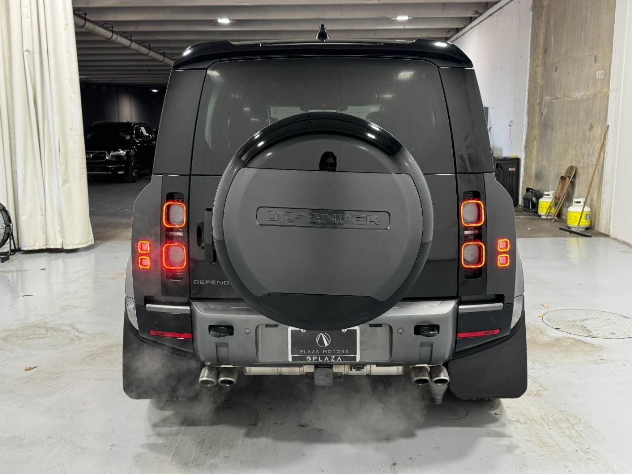 Land Rover Defender Vehicle Full-screen Gallery Image 09