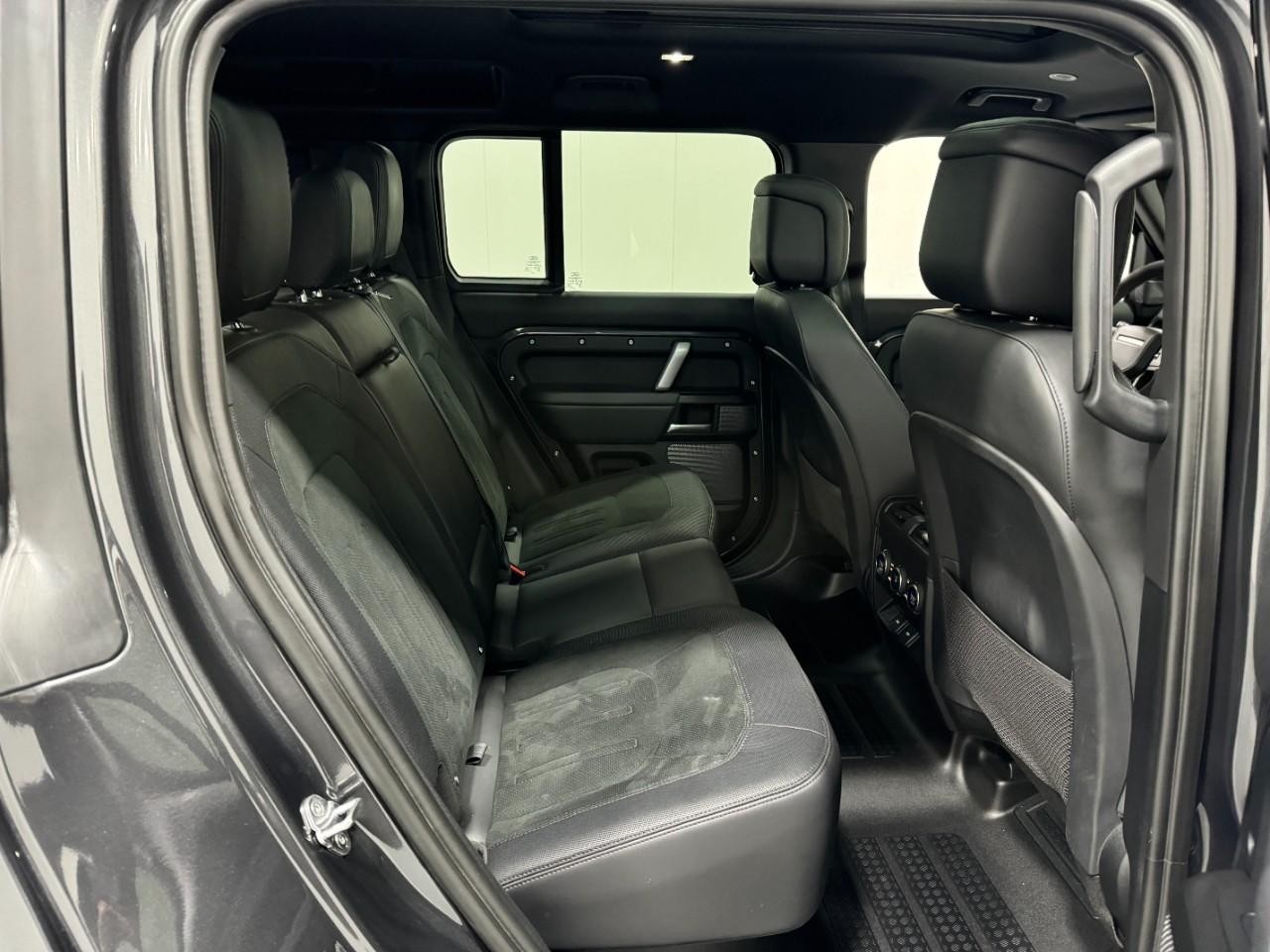 Land Rover Defender Vehicle Full-screen Gallery Image 10