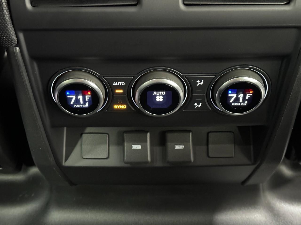 Land Rover Defender Vehicle Full-screen Gallery Image 11