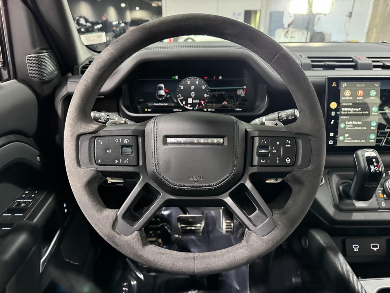 Land Rover Defender Vehicle Full-screen Gallery Image 14