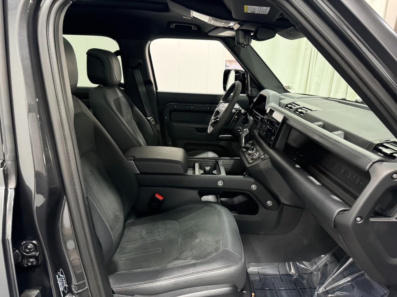 Land Rover Defender Vehicle Full-screen Gallery Image 19