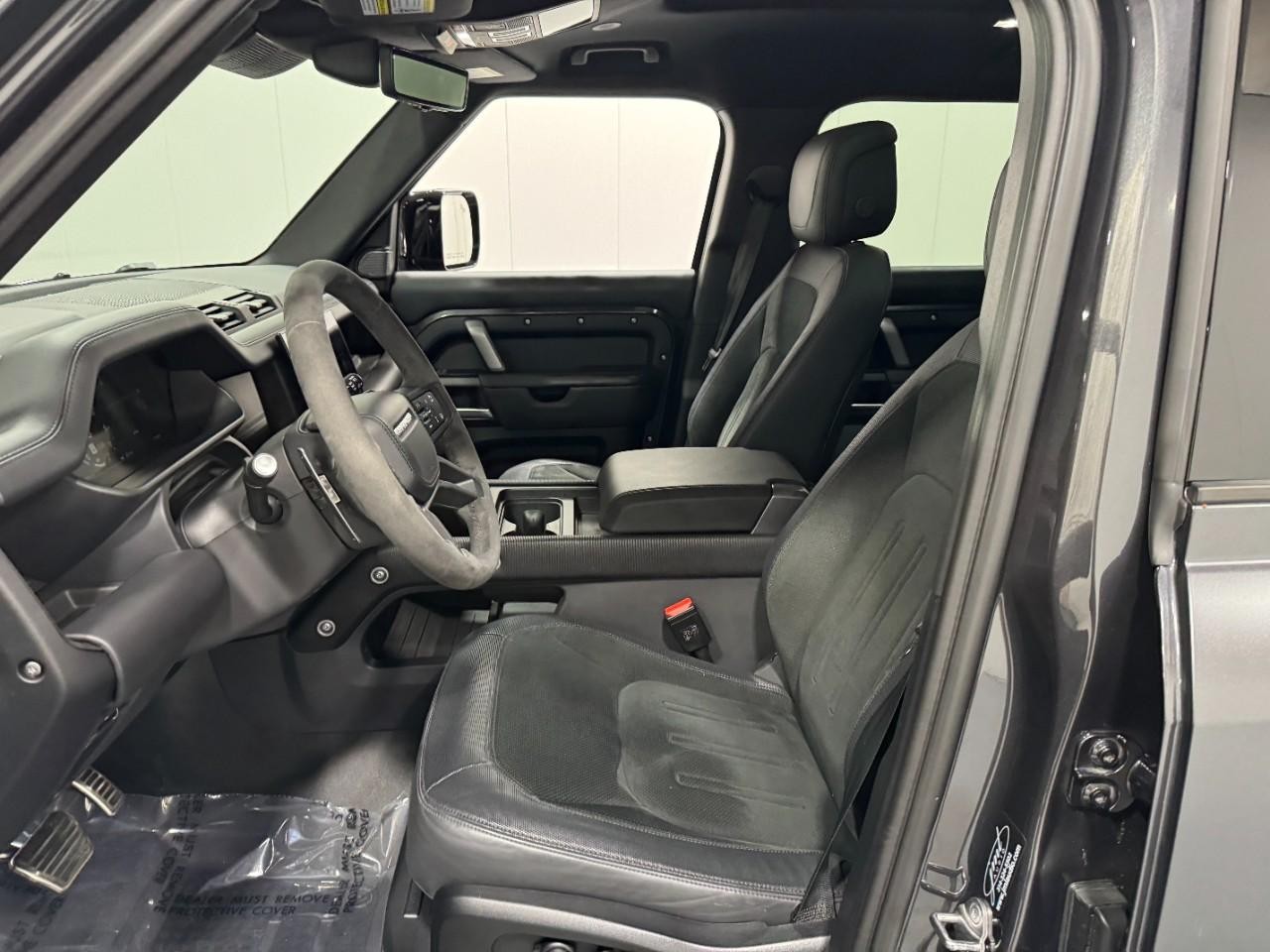 Land Rover Defender Vehicle Full-screen Gallery Image 26