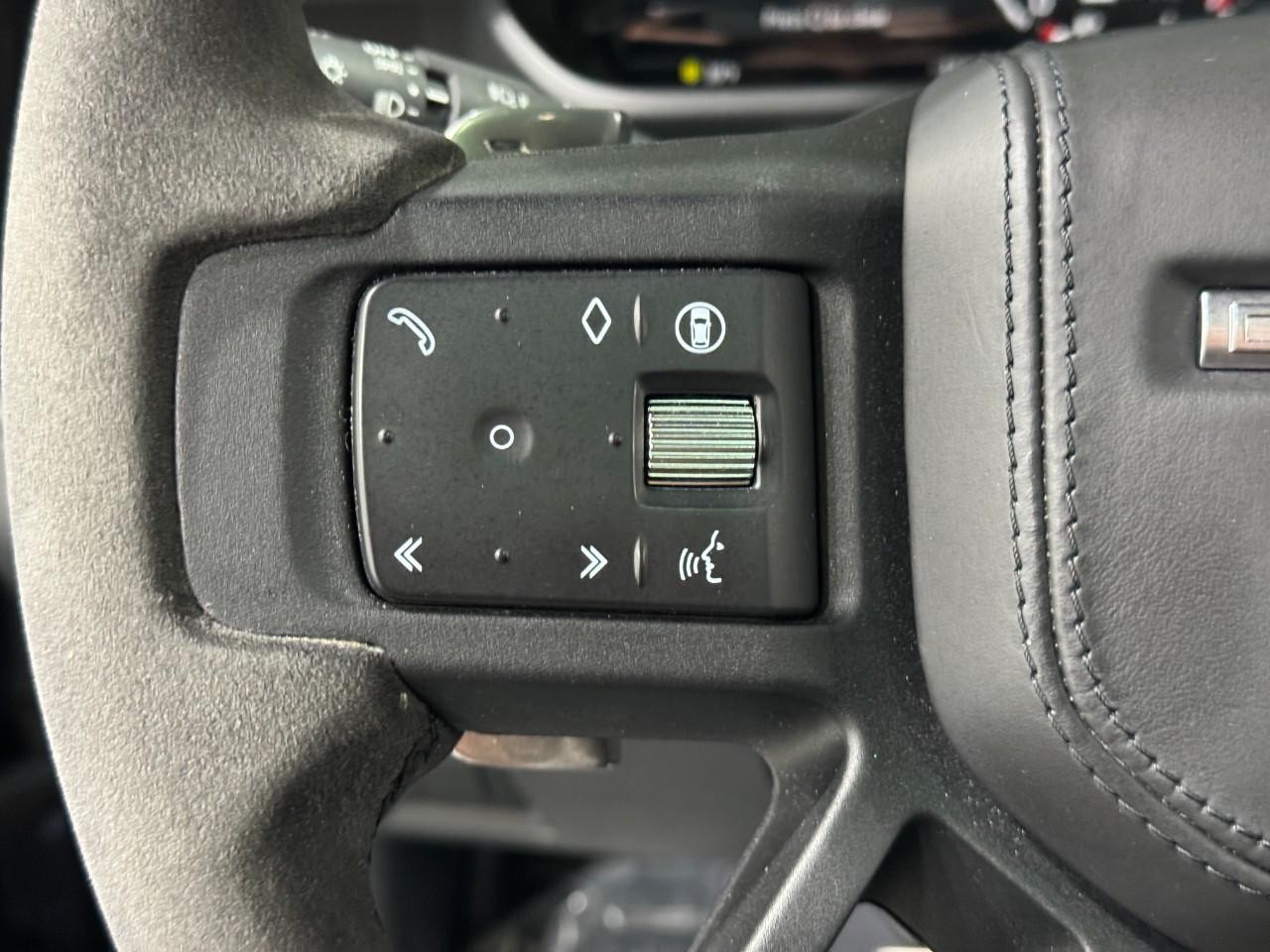 Land Rover Defender Vehicle Full-screen Gallery Image 30