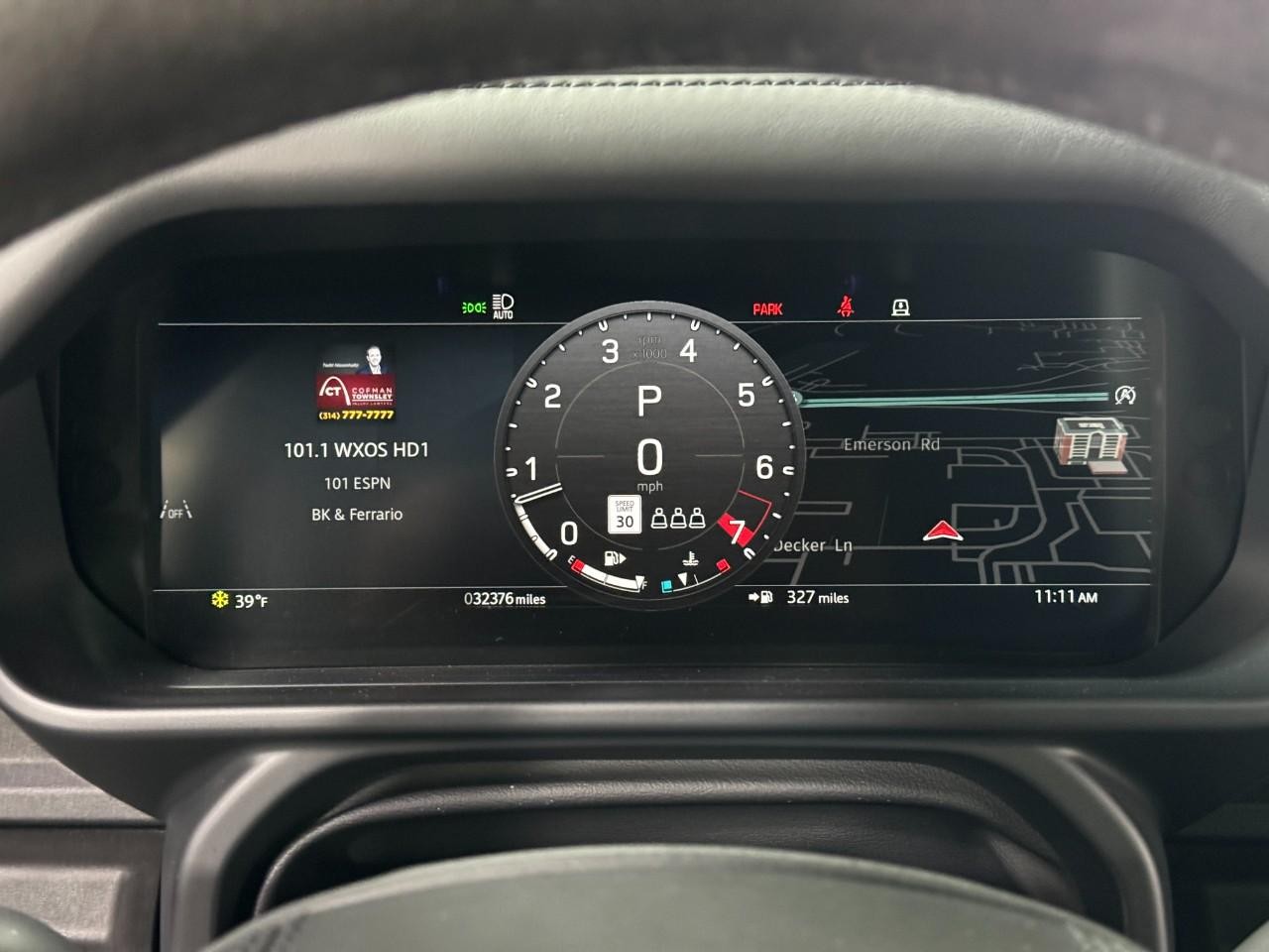 Land Rover Defender Vehicle Full-screen Gallery Image 32