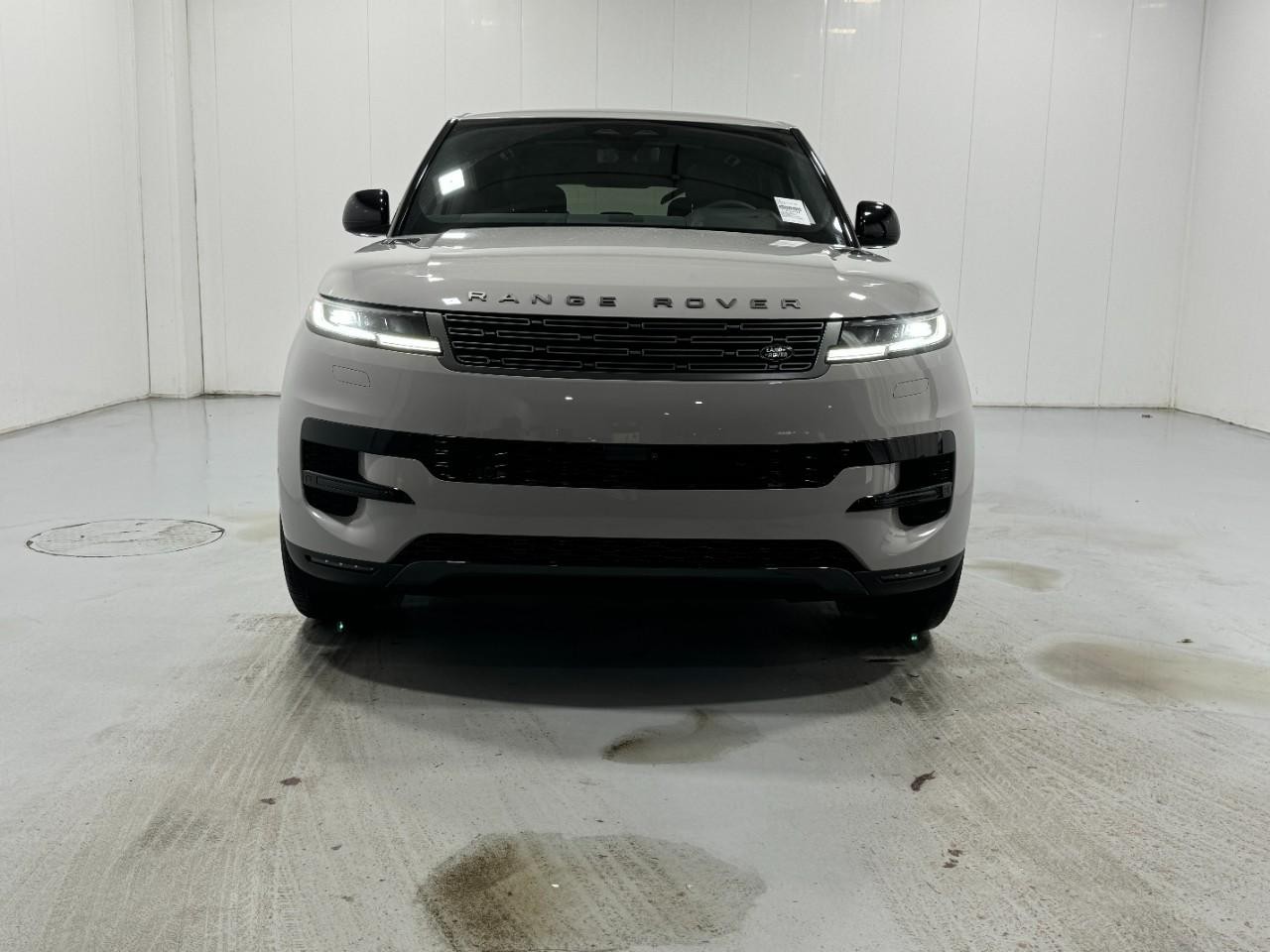 Land Rover Range Rover Sport Vehicle Full-screen Gallery Image 7