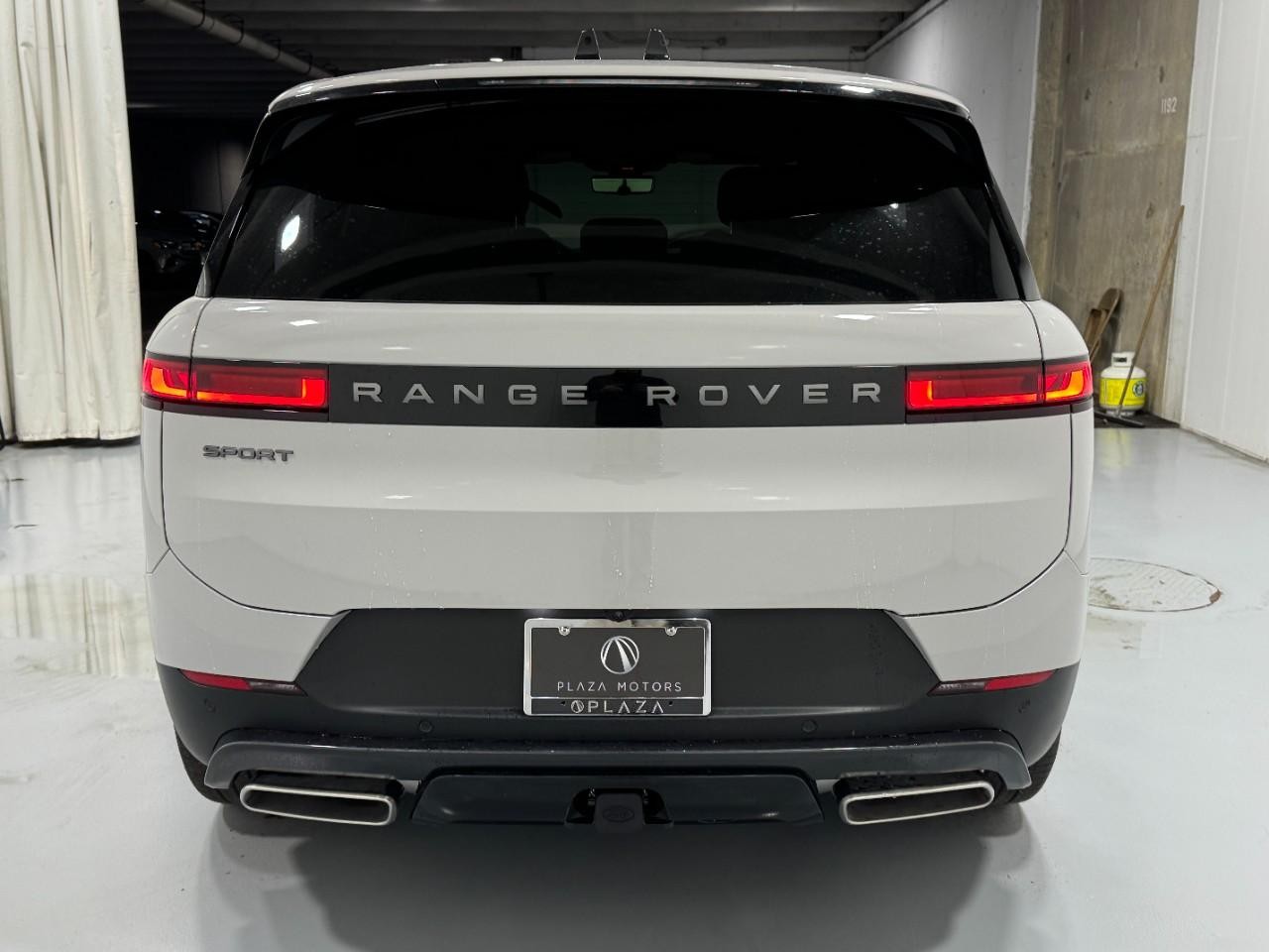 Land Rover Range Rover Sport Vehicle Full-screen Gallery Image 9