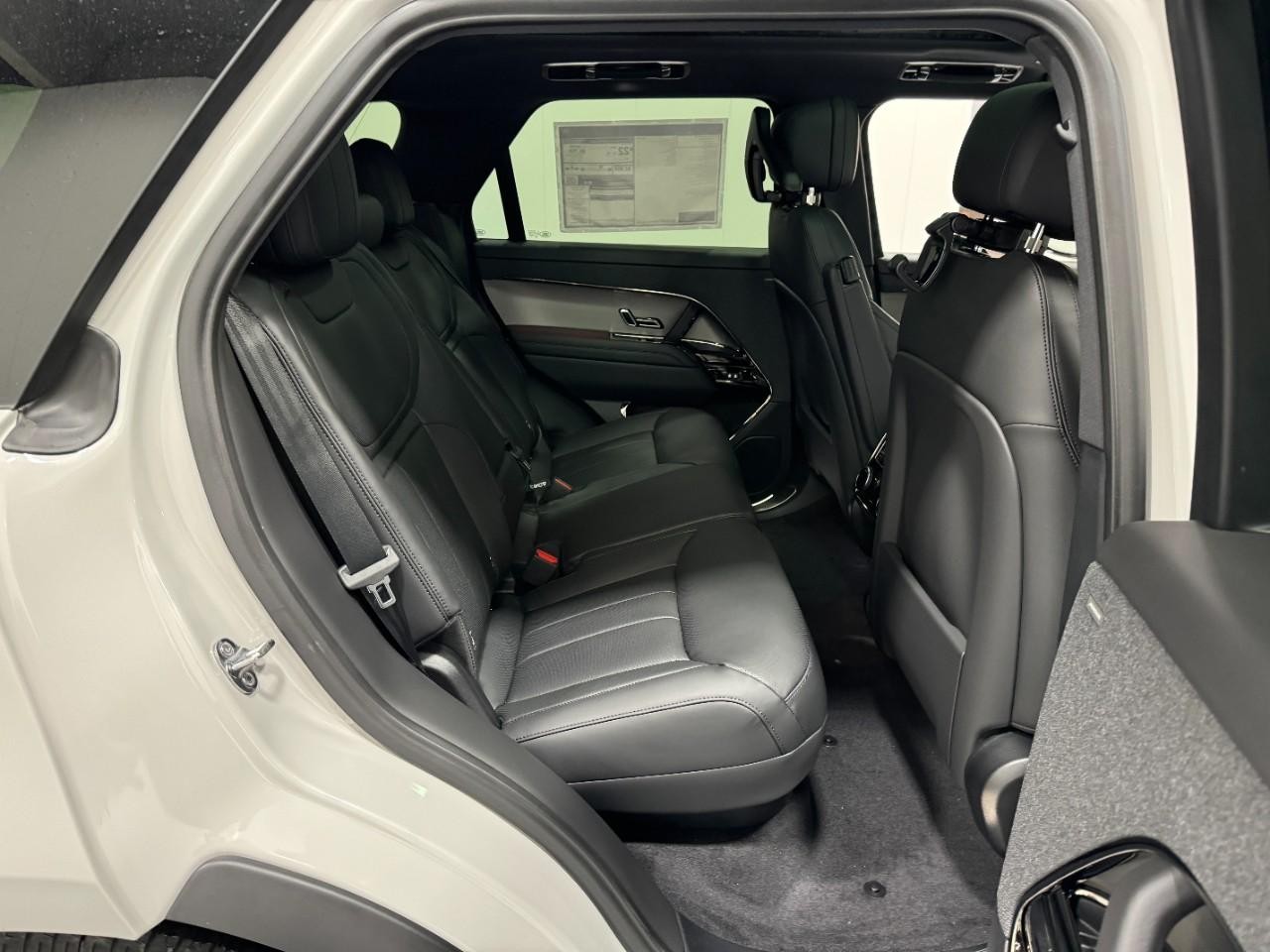 Land Rover Range Rover Sport Vehicle Full-screen Gallery Image 10