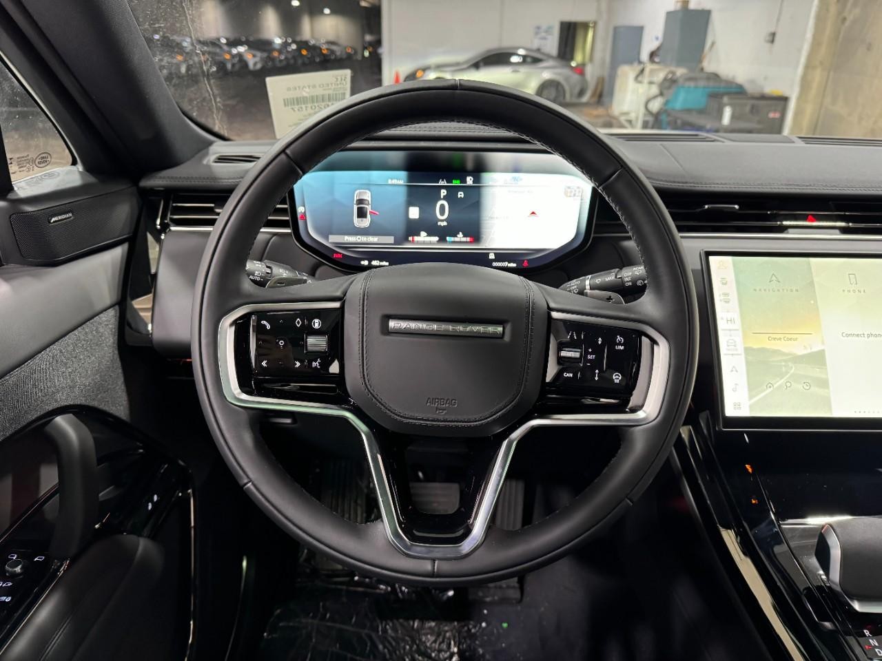 Land Rover Range Rover Sport Vehicle Full-screen Gallery Image 14