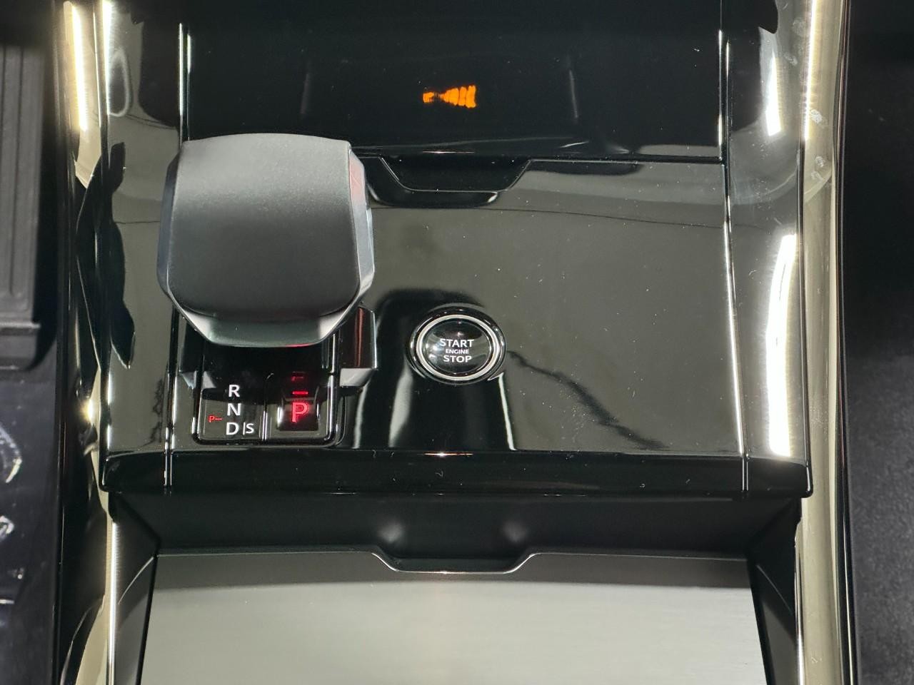 Land Rover Range Rover Sport Vehicle Full-screen Gallery Image 16