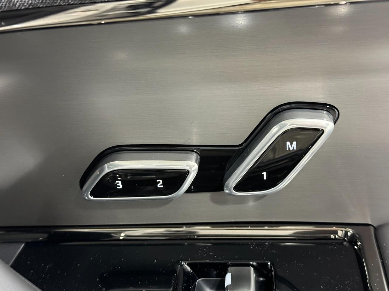 Land Rover Range Rover Sport Vehicle Full-screen Gallery Image 20