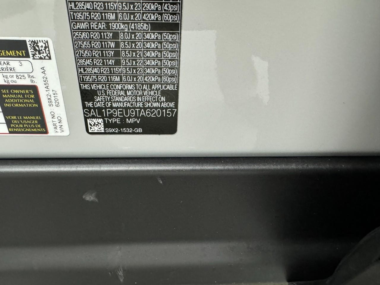 Land Rover Range Rover Sport Vehicle Full-screen Gallery Image 34