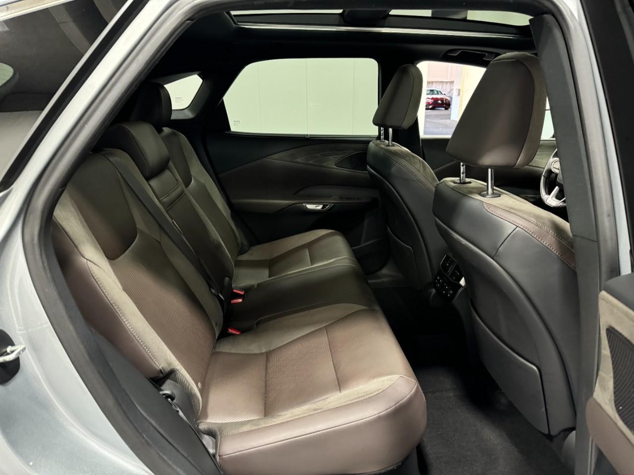 Lexus RX Vehicle Full-screen Gallery Image 10