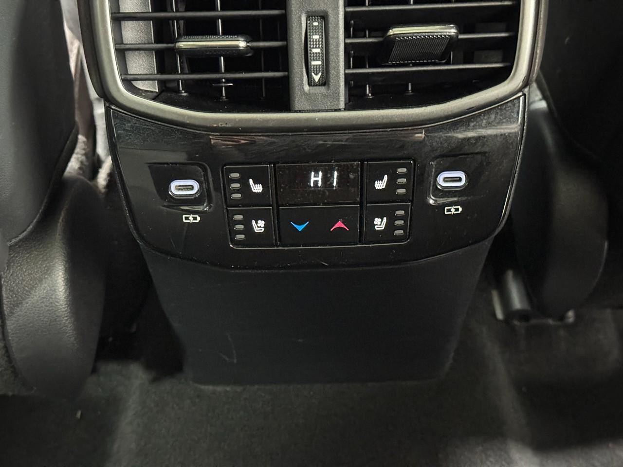 Lexus RX Vehicle Full-screen Gallery Image 11