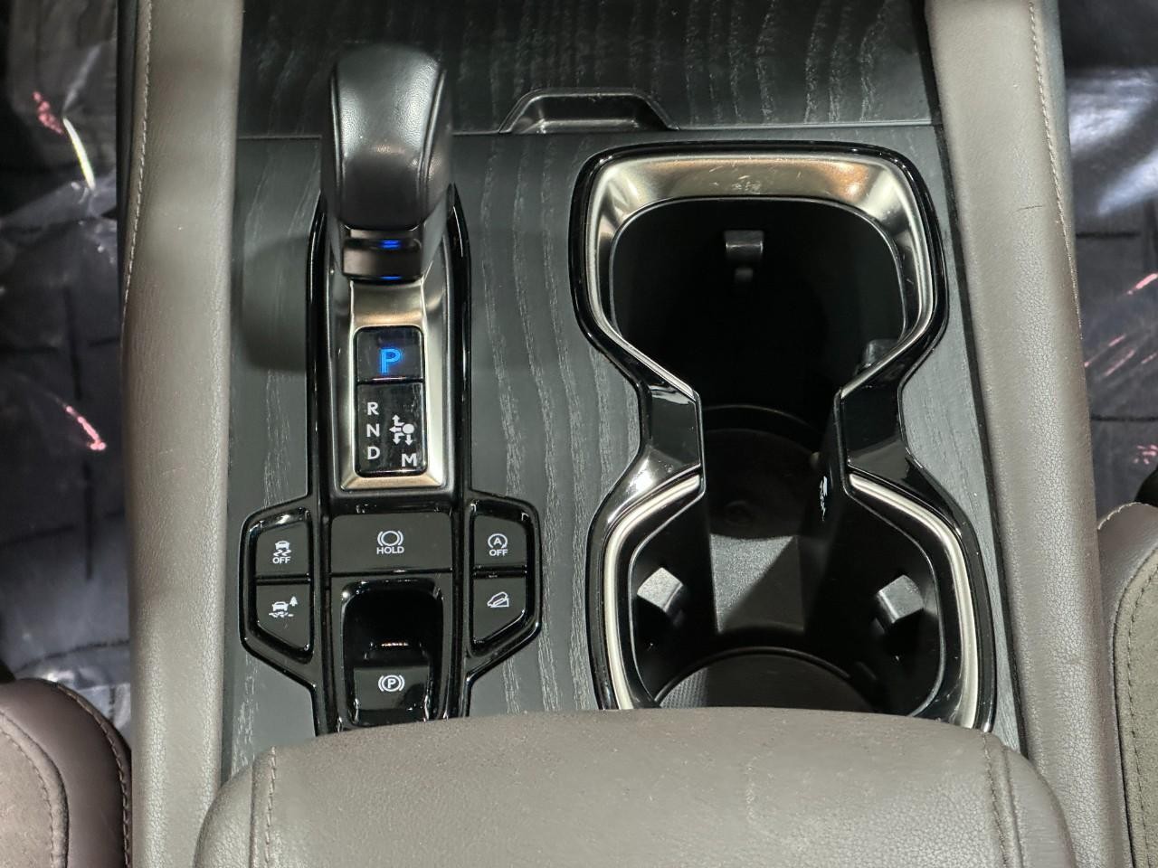 Lexus RX Vehicle Full-screen Gallery Image 16