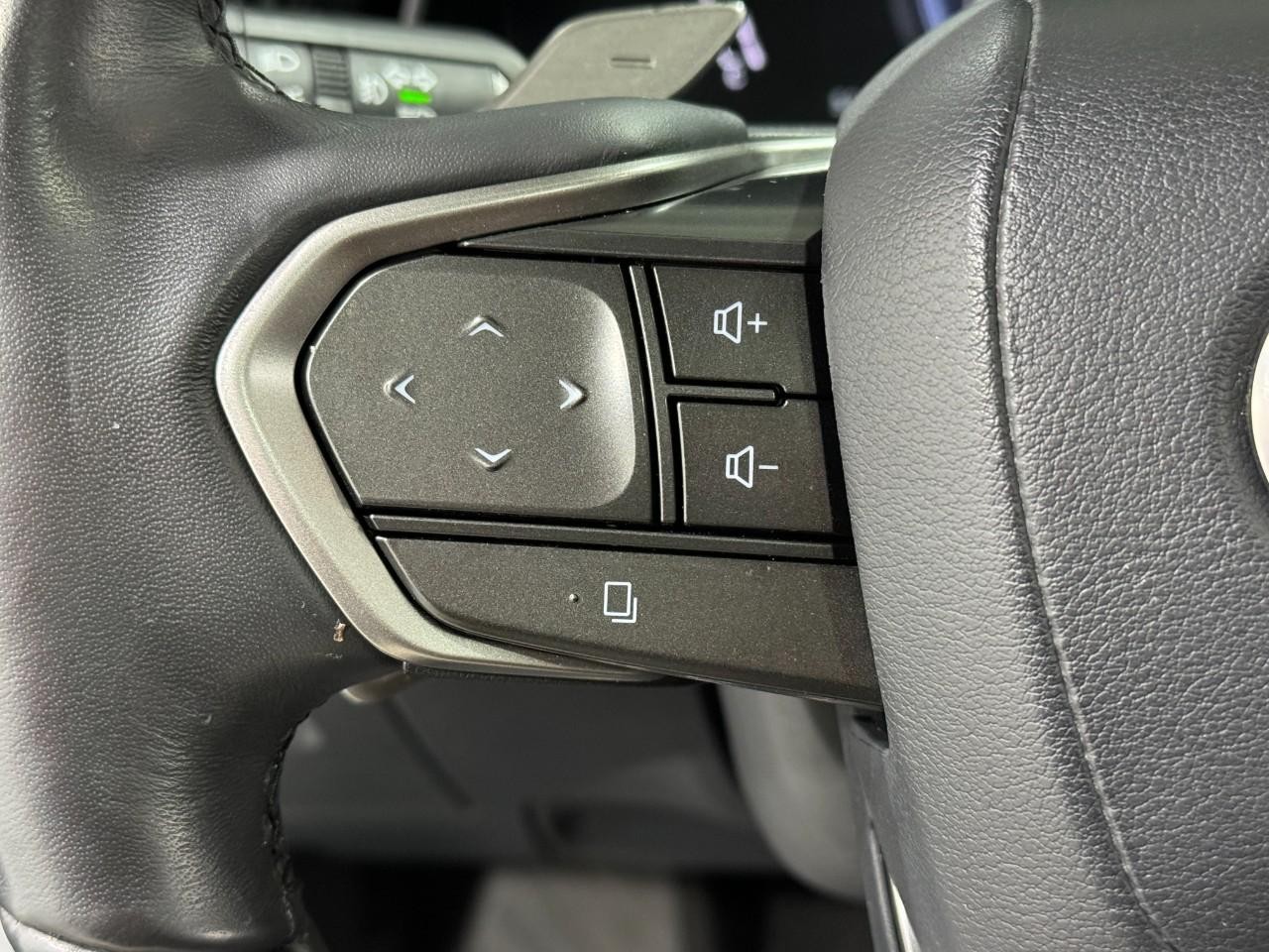 Lexus RX Vehicle Full-screen Gallery Image 27