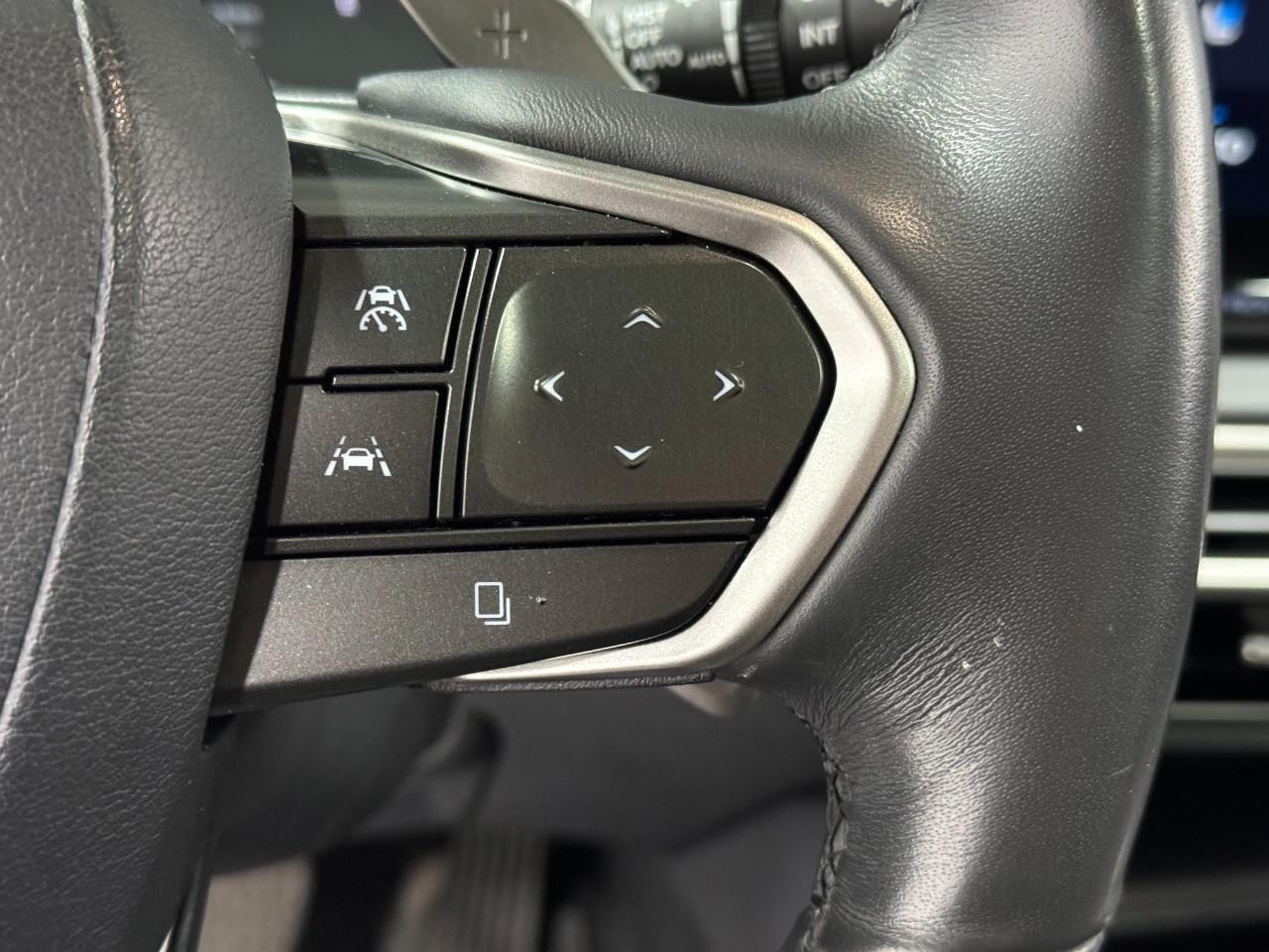 Lexus RX Vehicle Full-screen Gallery Image 28