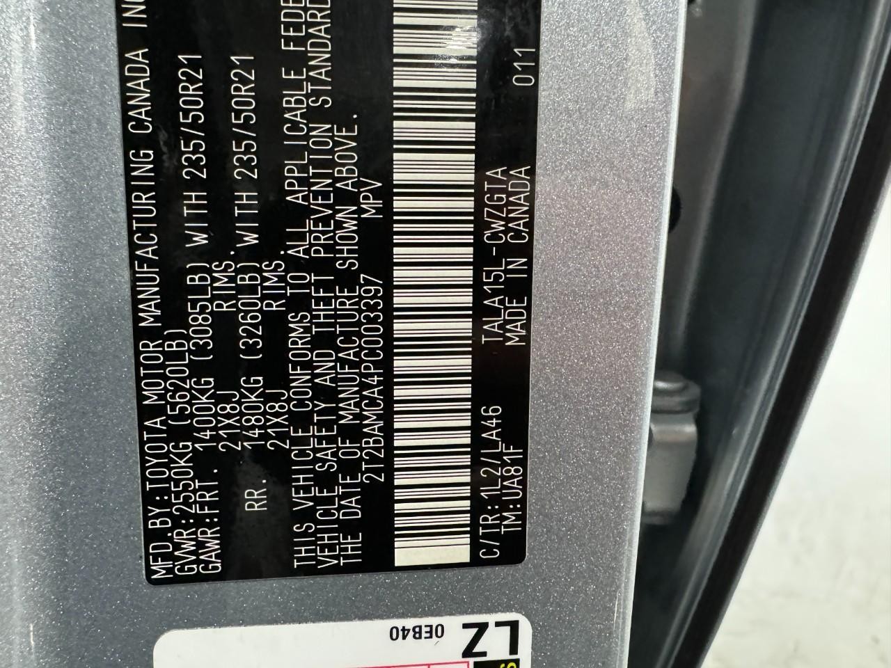 Lexus RX Vehicle Full-screen Gallery Image 31