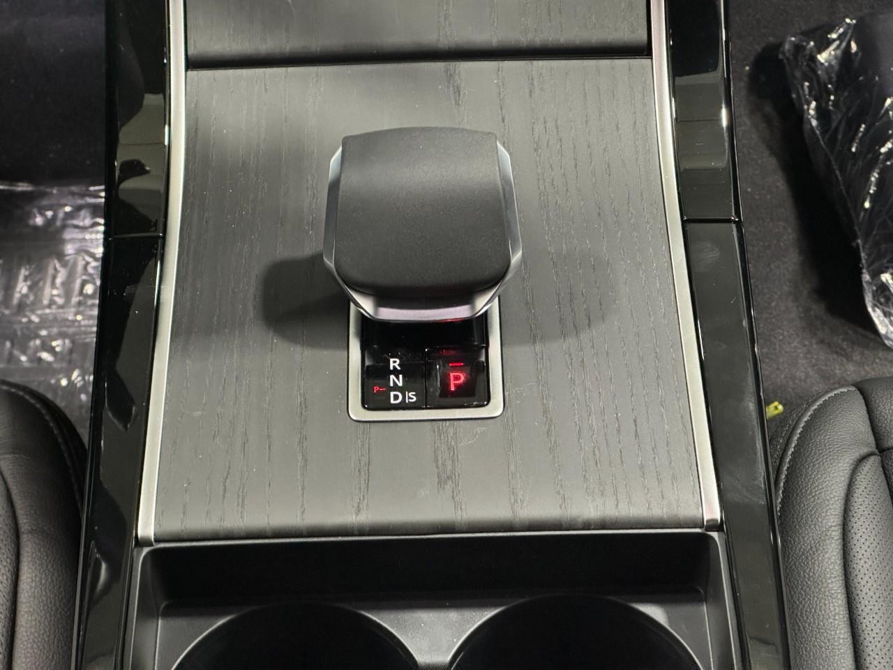 Land Rover Range Rover Evoque Vehicle Full-screen Gallery Image 16