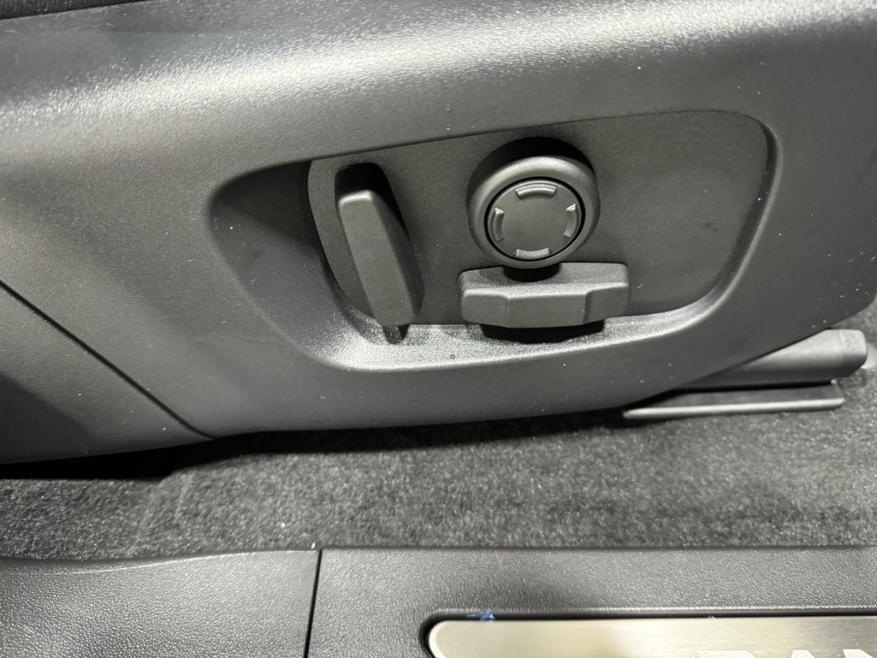 Land Rover Range Rover Evoque Vehicle Full-screen Gallery Image 19