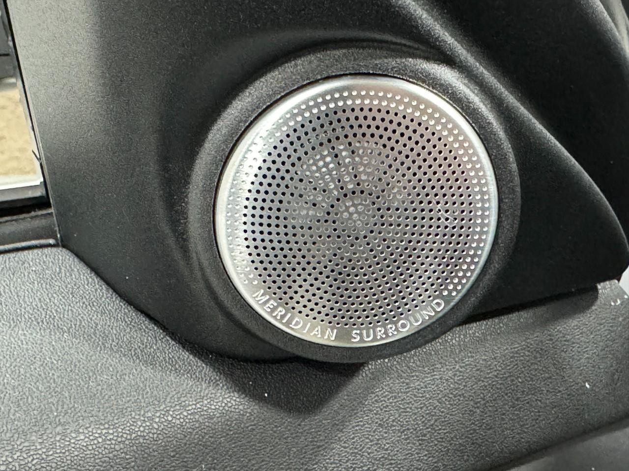 Land Rover Range Rover Evoque Vehicle Full-screen Gallery Image 21