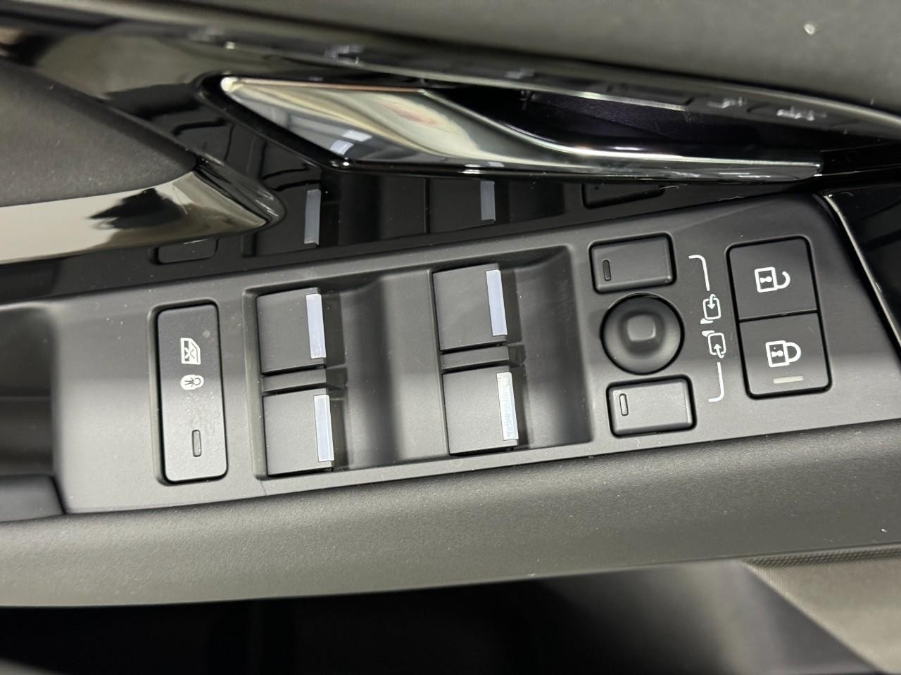 Land Rover Range Rover Evoque Vehicle Full-screen Gallery Image 22